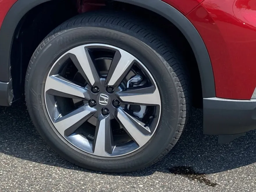 2025 Honda Pilot Touring photo 1
