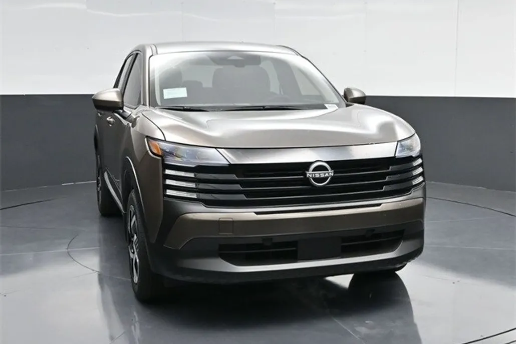 2025 Nissan Kicks SV photo 1