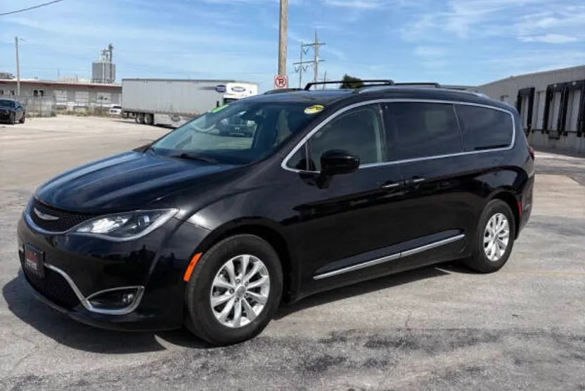 2018 Chrysler Pacifica Touring Plus photo 1