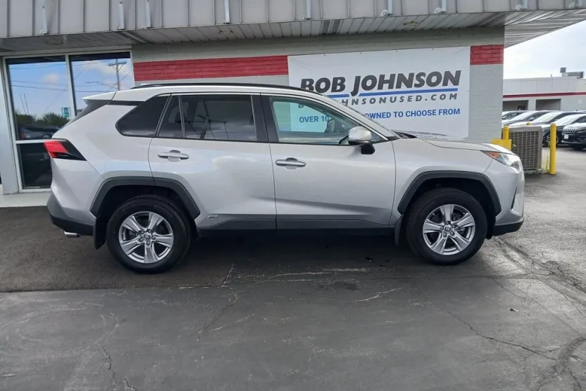 2022 Toyota RAV4 Hybrid LE photo 1