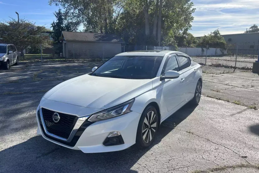 2020 Nissan Altima SV photo 1