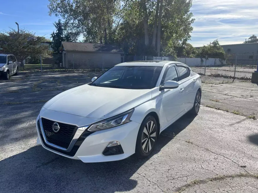 2020 Nissan Altima SV photo 1