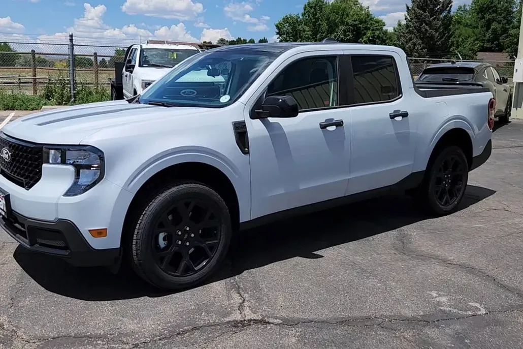 2025 Ford Maverick XLT photo 1