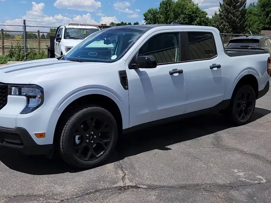 2025 Ford Maverick XLT photo 1
