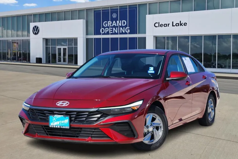 2024 Hyundai Elantra SE photo 1