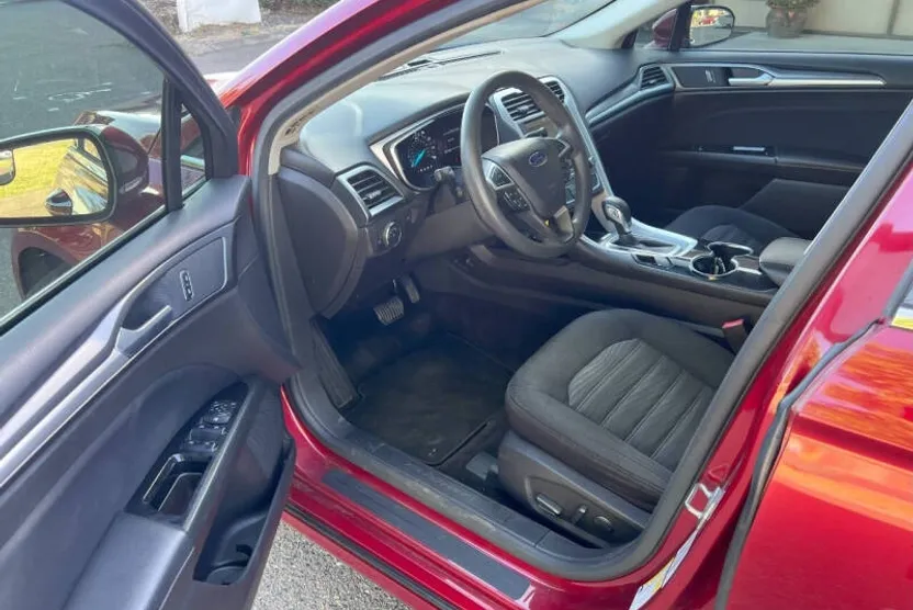 2016 Ford Fusion SE photo 1