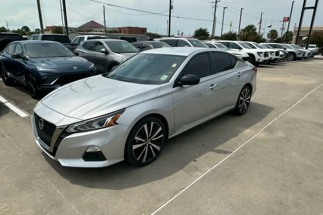 2022 Nissan Altima 2.5 SR photo 1