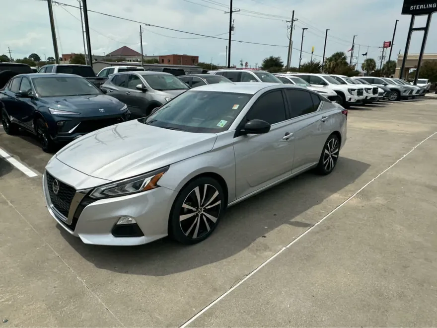 2022 Nissan Altima 2.5 SR photo 1