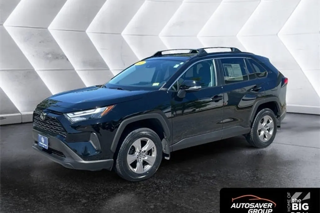 2023 Toyota RAV4 XLE photo 1