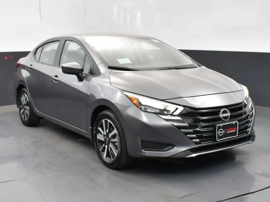 2025 Nissan Versa 1.6 SV photo 1