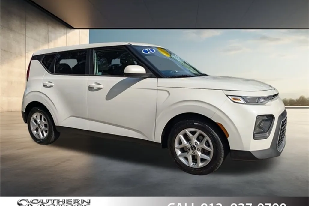 2022 Kia Soul LX photo 1