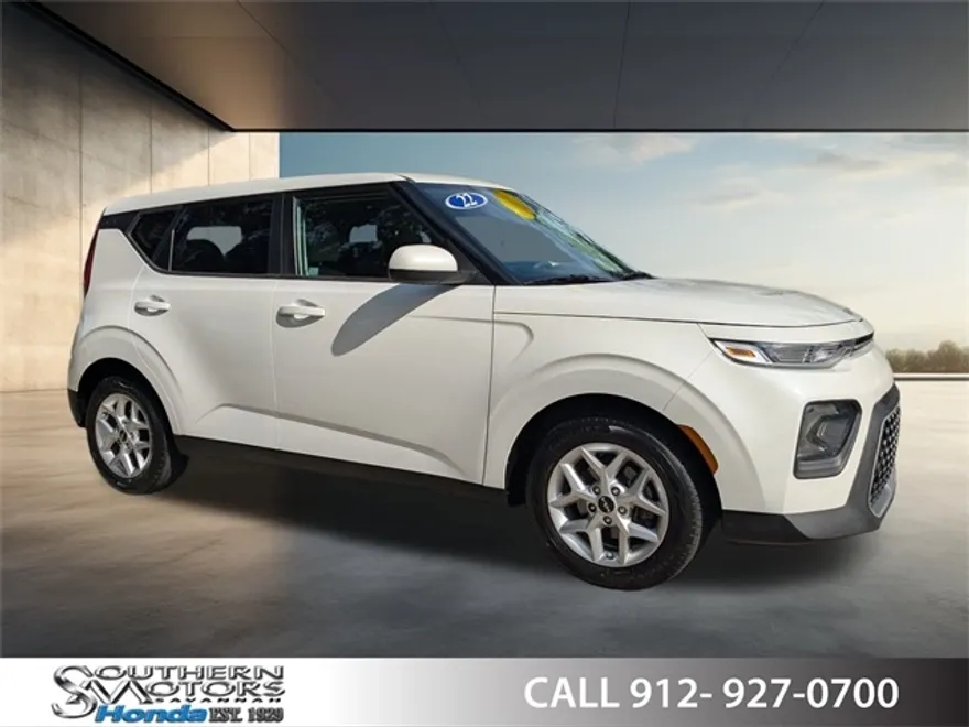 2022 Kia Soul LX photo 1