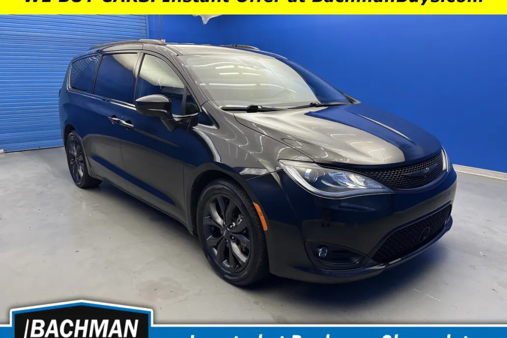 2020 Chrysler Pacifica Touring Plus photo 1