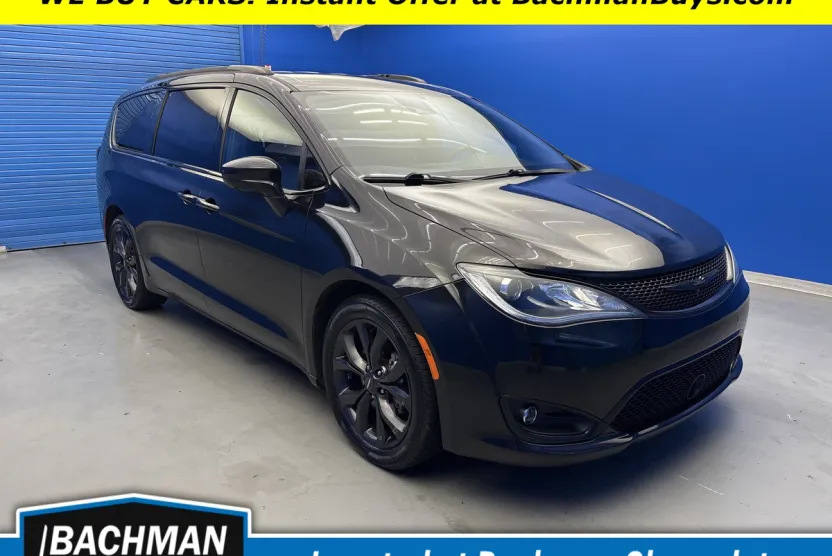 2020 Chrysler Pacifica Touring Plus photo 1