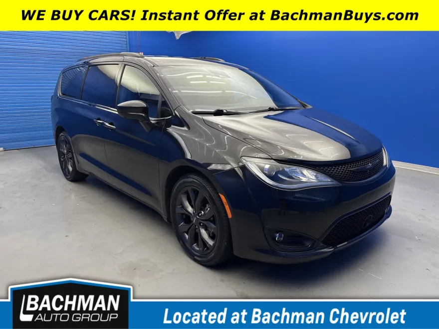 2020 Chrysler Pacifica Touring Plus photo 1