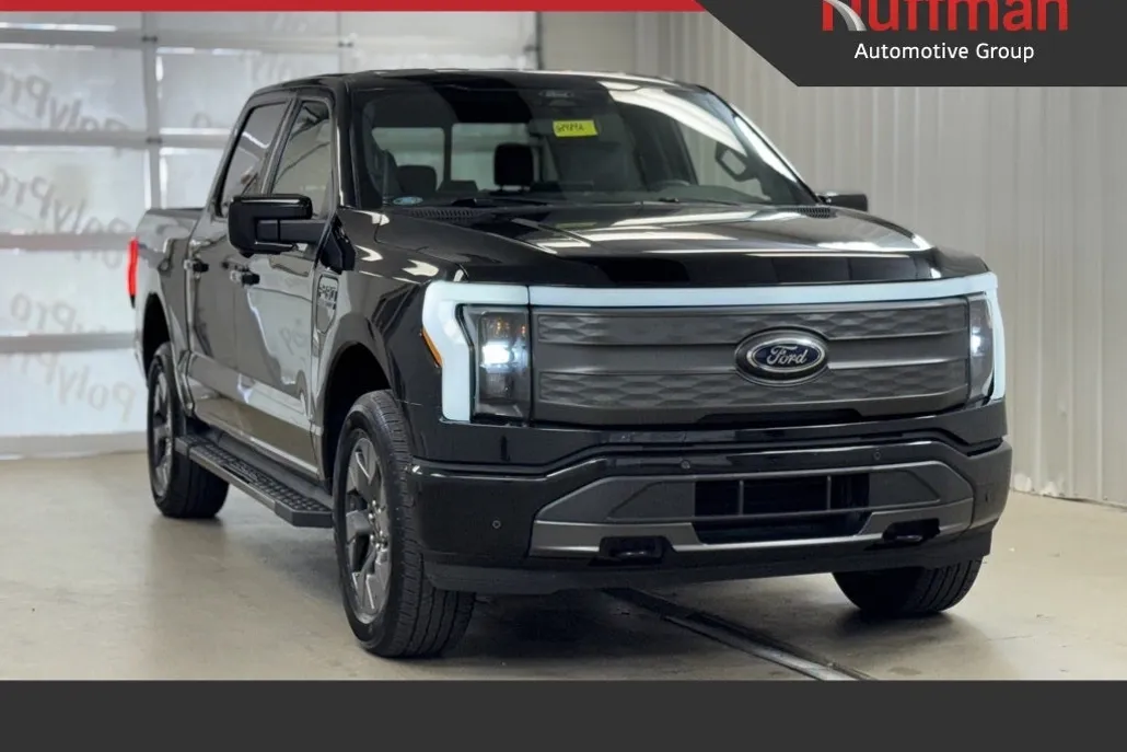 2022 Ford F-150 Lightning Lariat photo 1