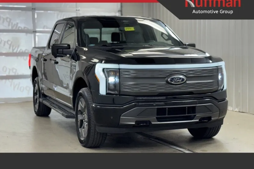 2022 Ford F-150 Lightning Lariat photo 1
