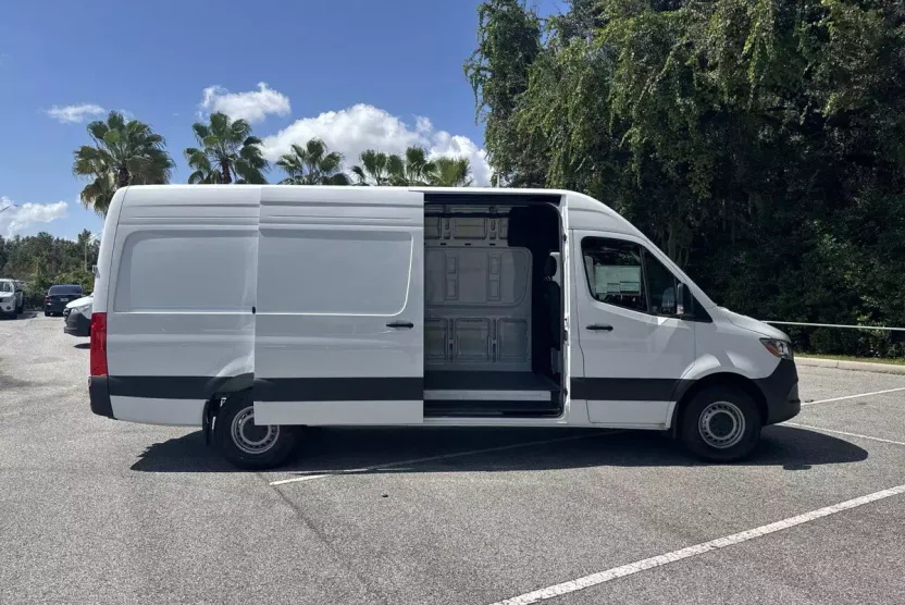 2025 Mercedes Benz Sprinter 2500 photo 1