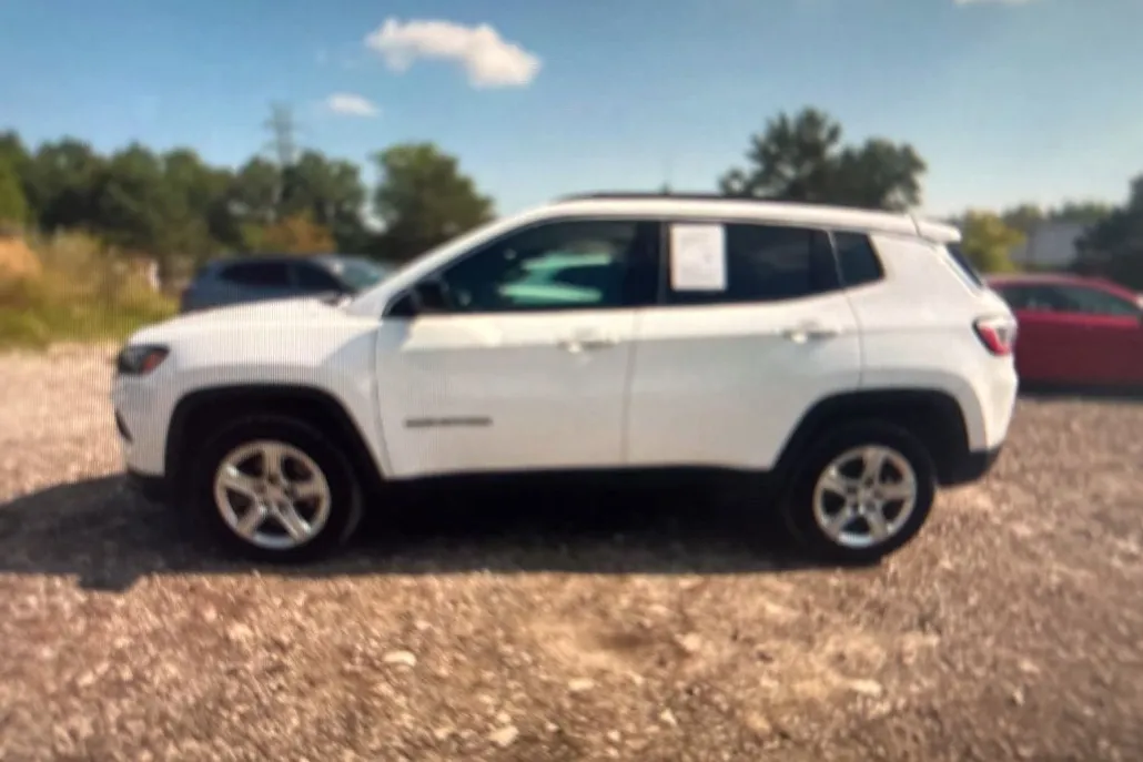 2023 Jeep Compass Limited photo 1