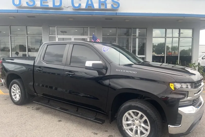 2020 Chevrolet Silverado 1500 LT photo 1