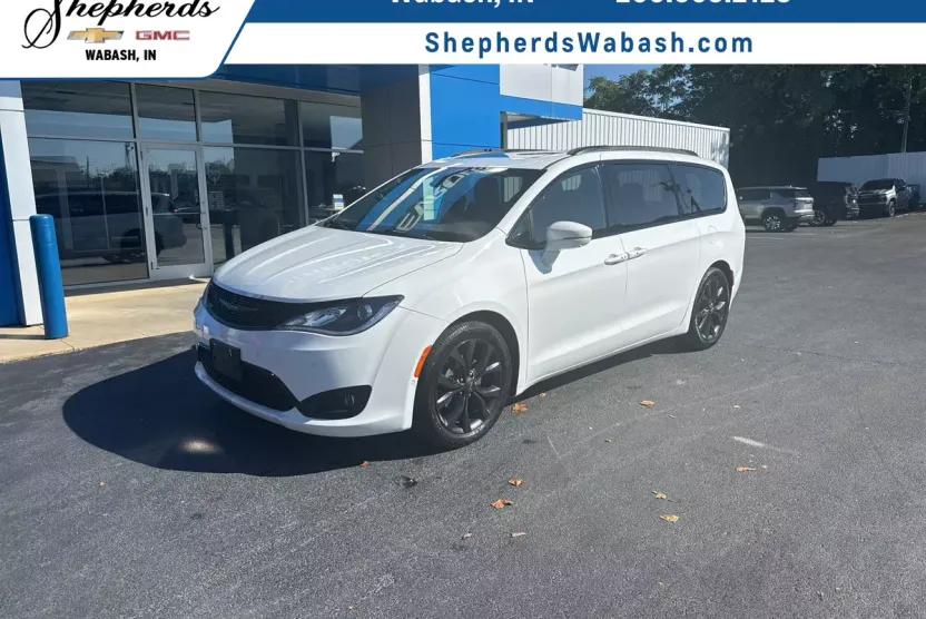 2018 Chrysler Pacifica Limited photo 1