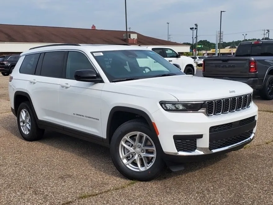 2025 Jeep Grand Cherokee Laredo photo 1