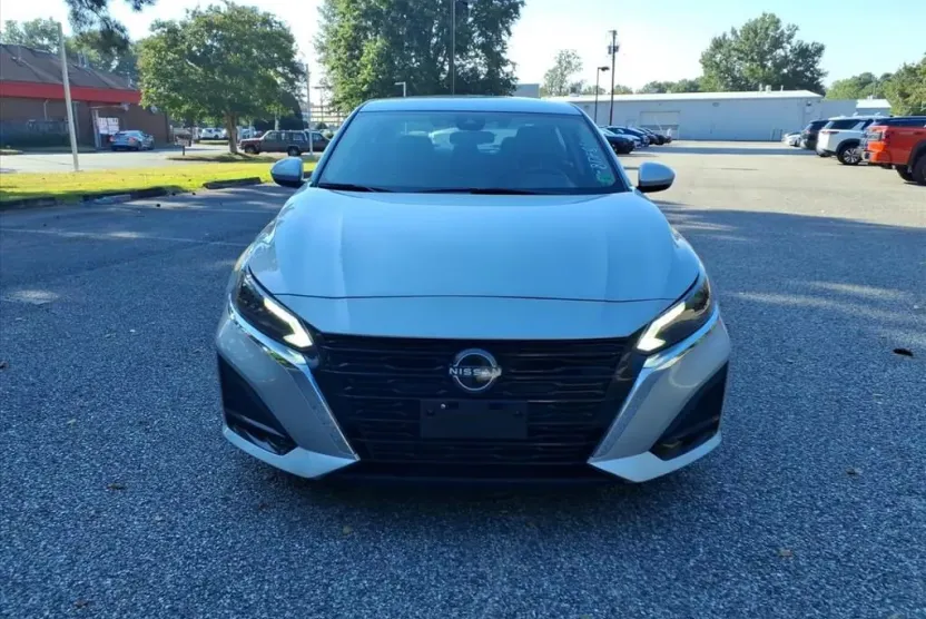 2023 Nissan Altima 2.5 SV photo 1