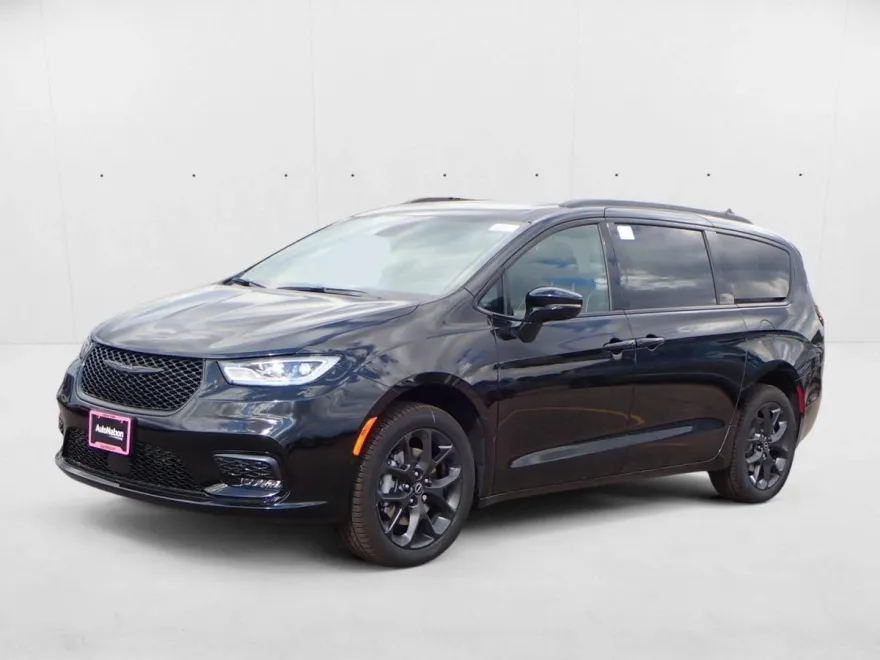 2026 Chrysler Pacifica Limited photo 1