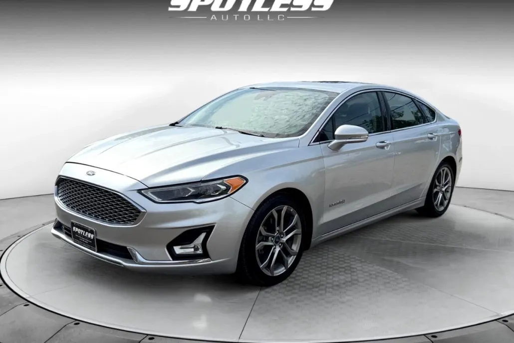 2019 Ford Fusion Hybrid Titanium photo 1