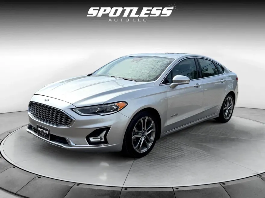2019 Ford Fusion Hybrid Titanium photo 1