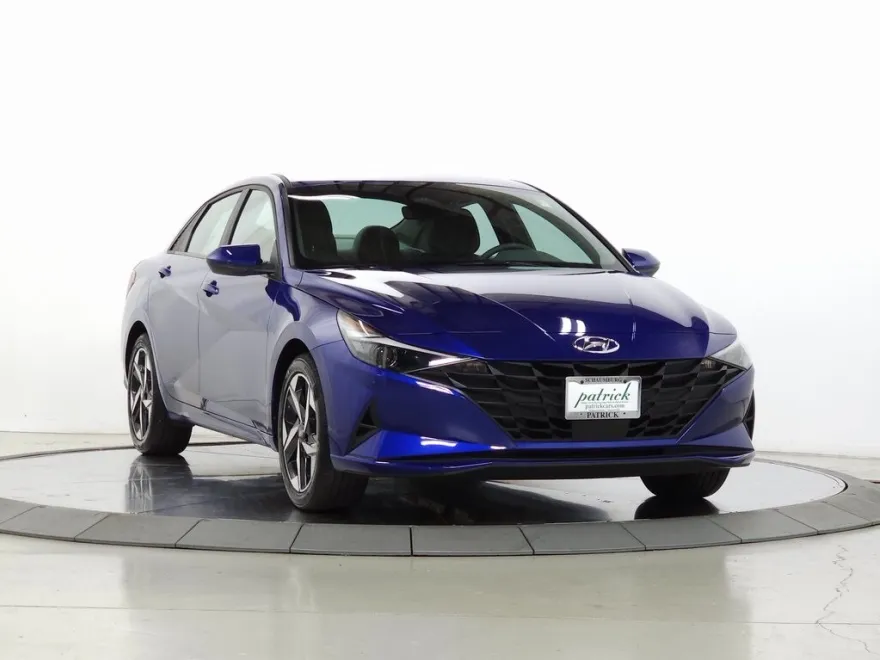 2023 Hyundai Elantra SEL photo 1