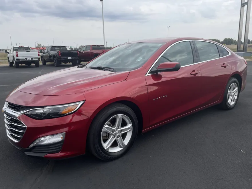 2024 Chevrolet Malibu 1LT photo 1