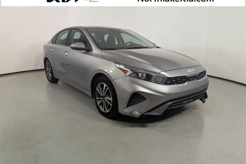 2022 Kia Forte LXS photo 1