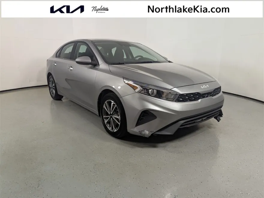 2022 Kia Forte LXS photo 1