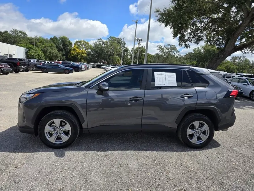2025 Toyota RAV4 XLE photo 1