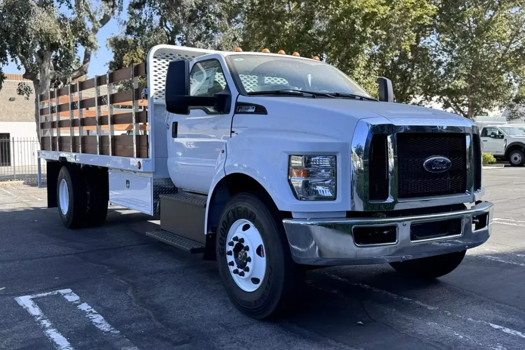 2025 Ford F-650 photo 1