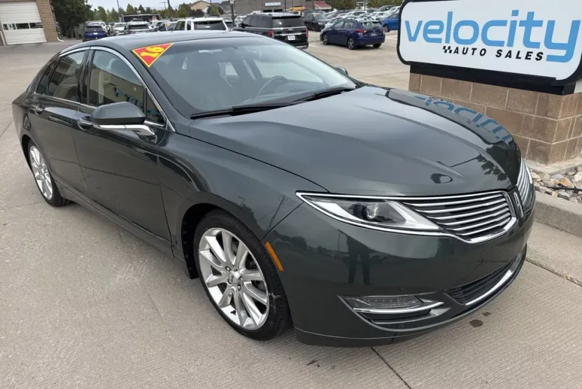 2016 Lincoln MKZ Base photo 1