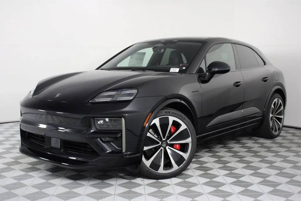 2025 Porsche Macan Electric Turbo photo 1