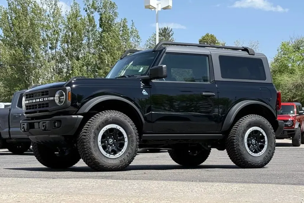 2024 Ford Bronco Black Diamond photo 1