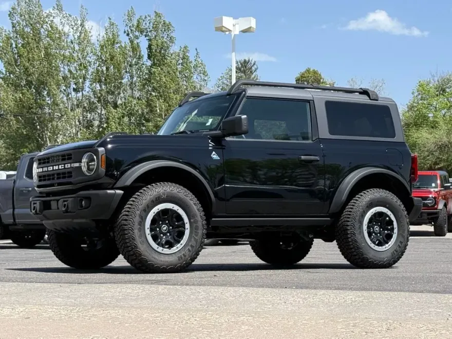 2024 Ford Bronco Black Diamond photo 1