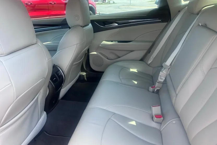 2019 Buick LaCrosse Essence photo 1