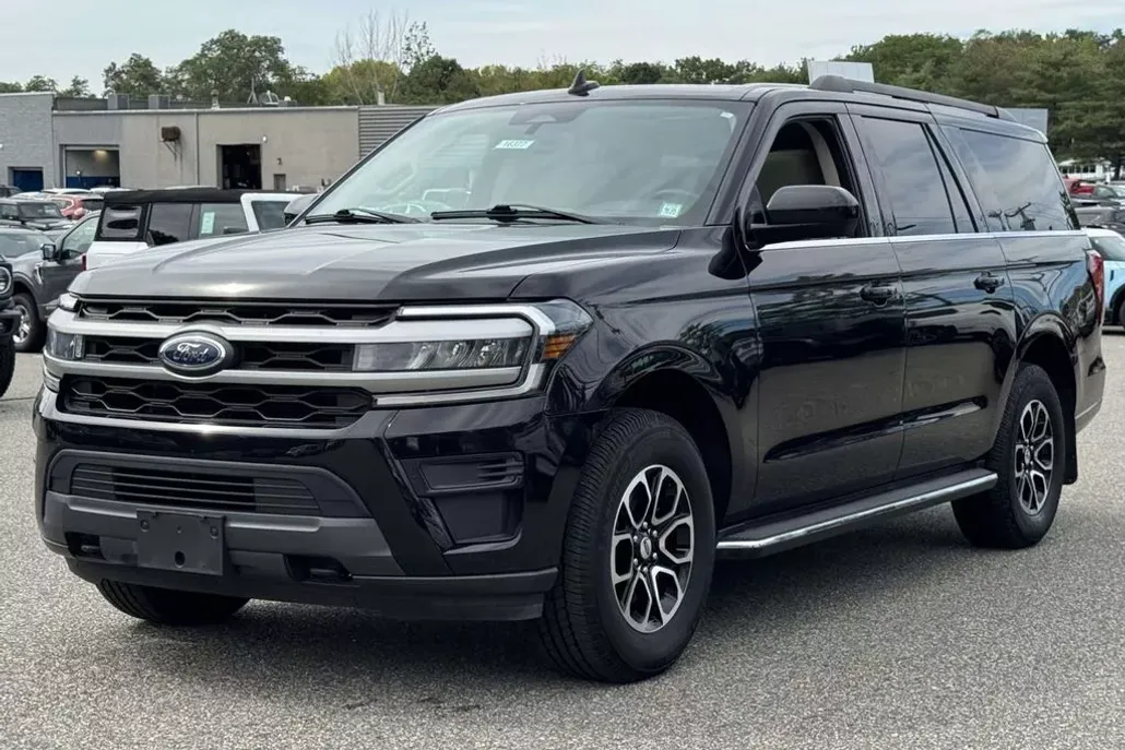 2022 Ford Expedition MAX XLT photo 1