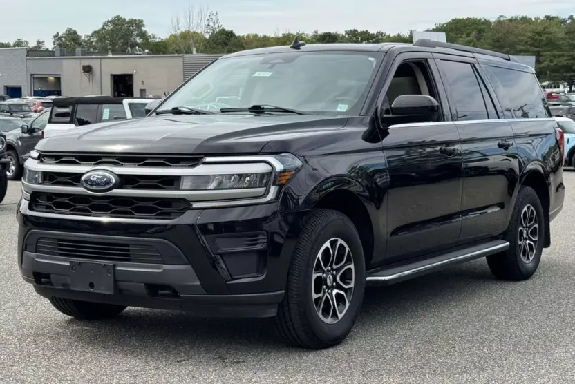 2022 Ford Expedition MAX XLT photo 1