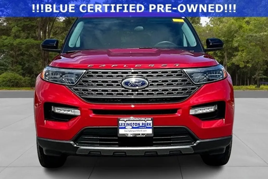 2023 Ford Explorer XLT photo 1