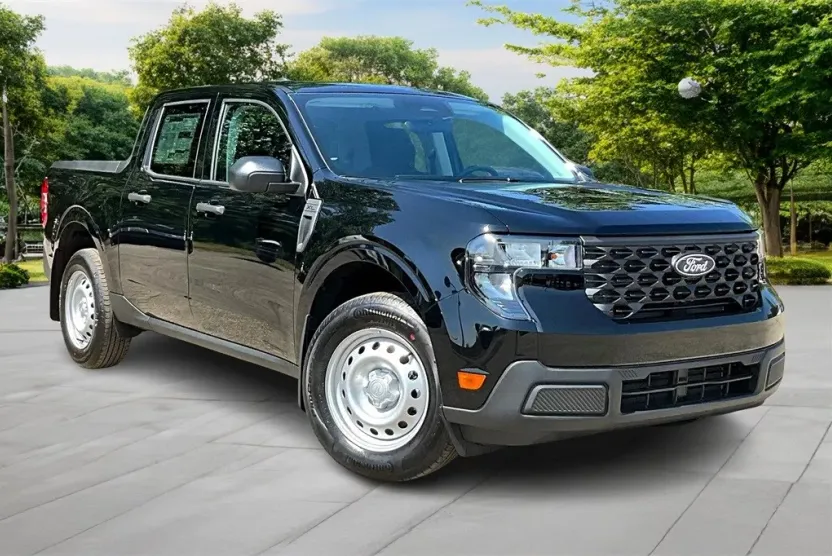2025 Ford Maverick XL photo 1