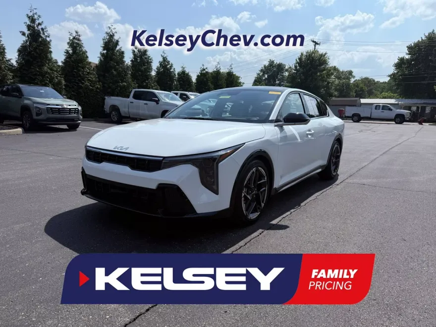 2025 Kia K4 GT-Line photo 1