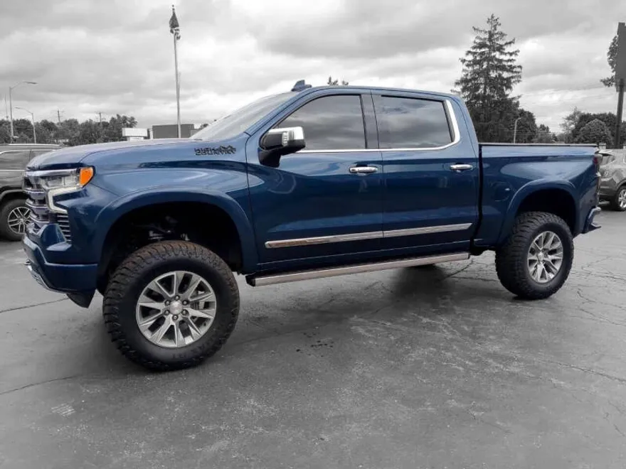 2022 Chevrolet Silverado 1500 High Country photo 1