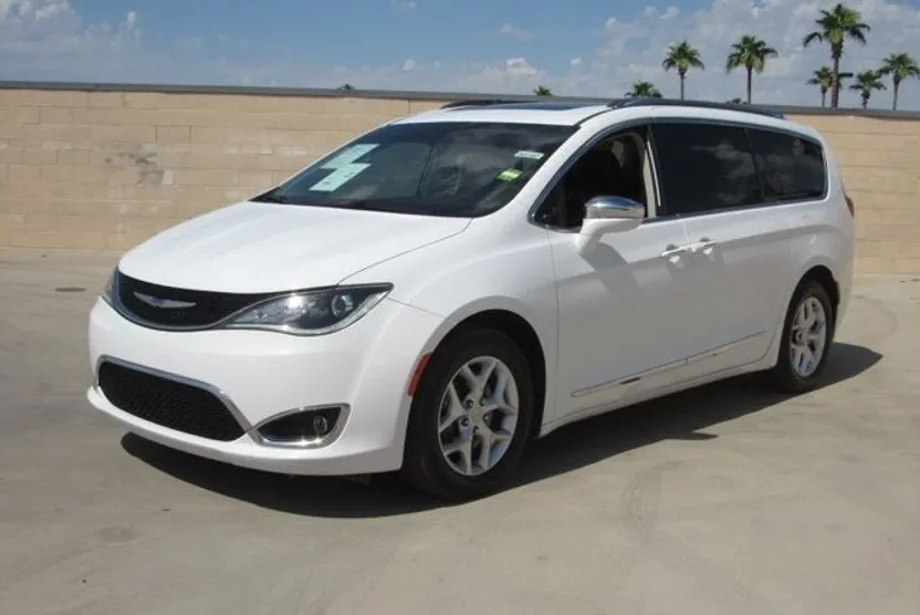 2020 Chrysler Pacifica Limited photo 1