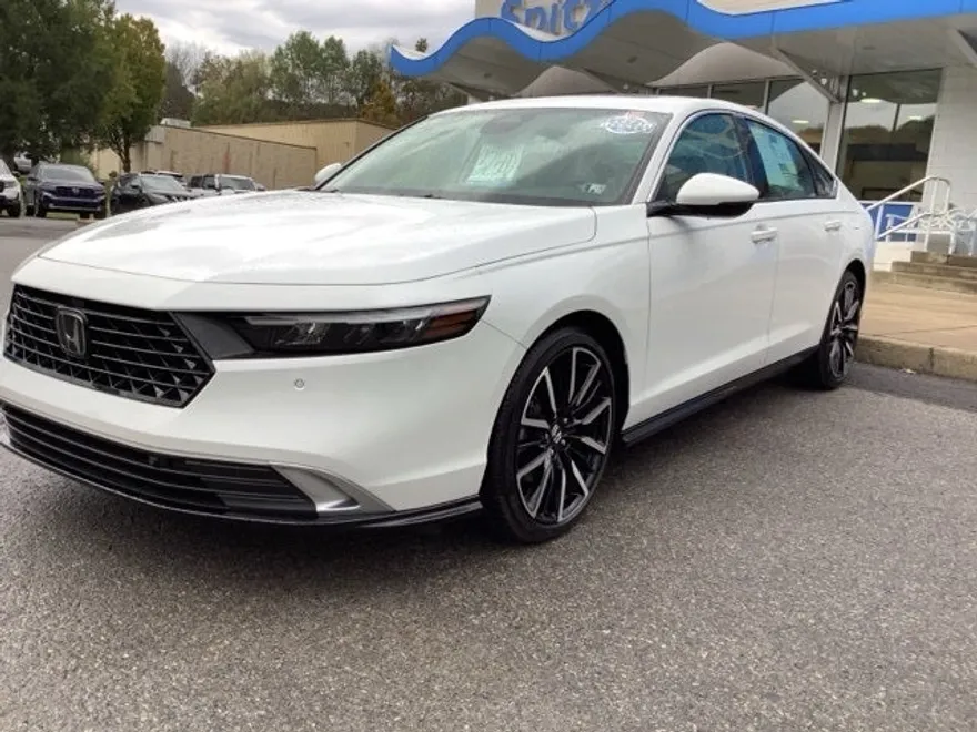 2023 Honda Accord Touring photo 1