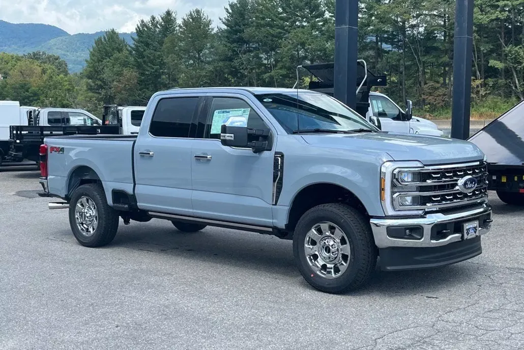2026 Ford F-250 Lariat photo 1